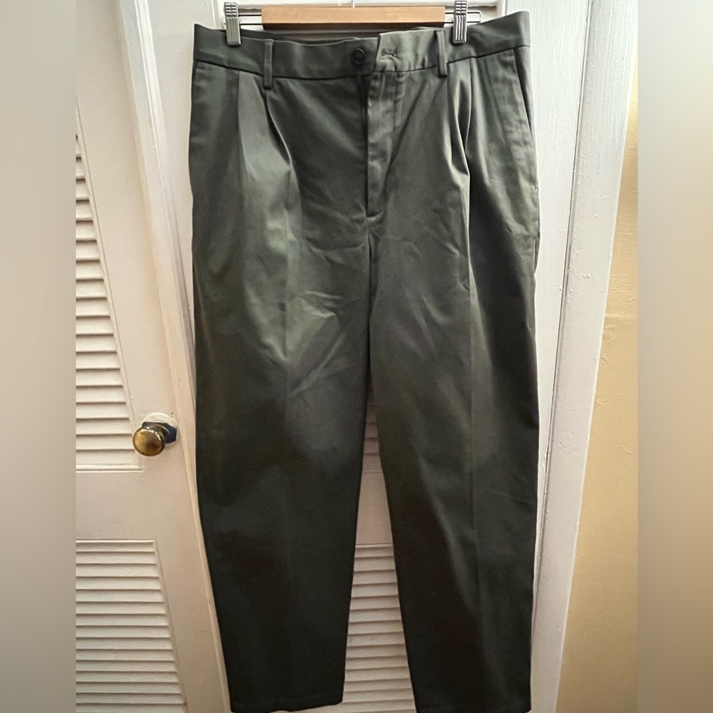 New Banana Republic men’s chino pants.  Size 35 x 32